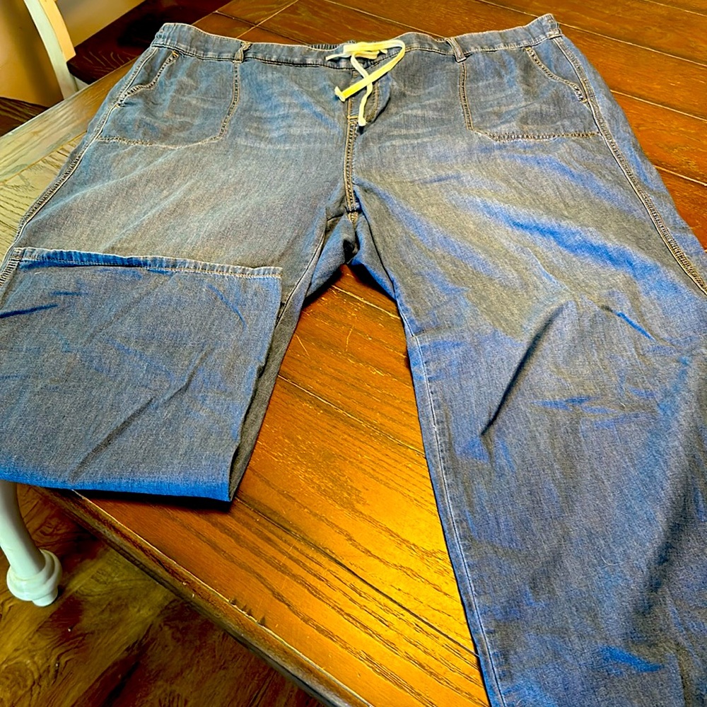 Torrid feel the fit Wide Leg Light wash jeans.  Size 26 (4X).